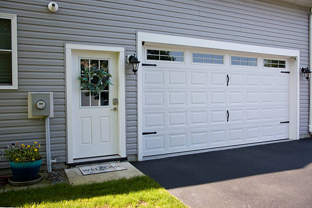 24/7 Emergency Garage Door Roller Replacement experts in Thorp, WI